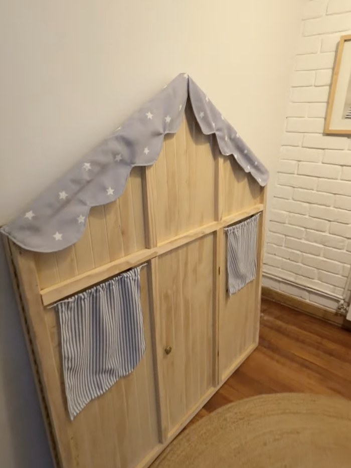 Casita Biombo plegada contra la pared, ocupando solo 6 cm